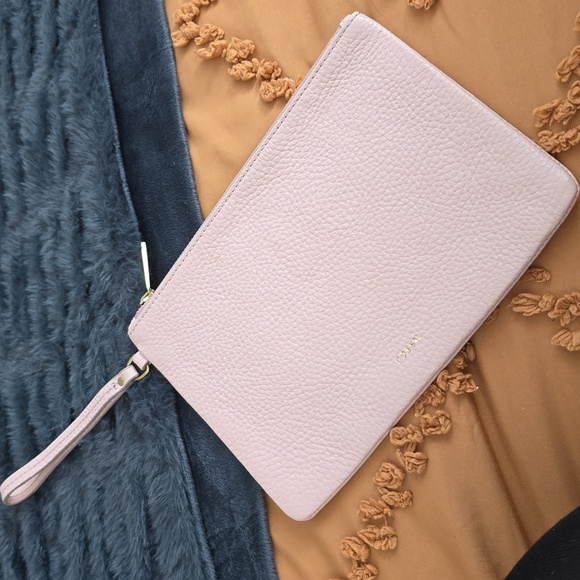 Euc fossil leather wristlet - Picture 4 of 4